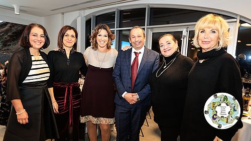 Foto con i membri dell'associazione A.L.I.C.E Onlus