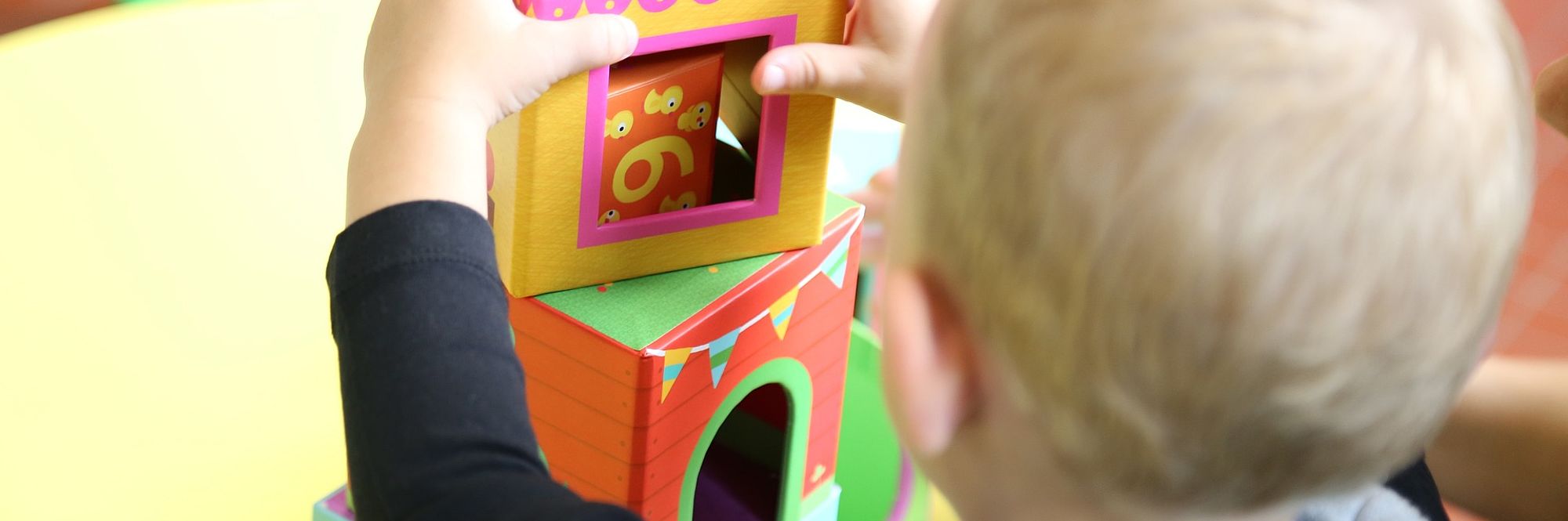 Foto di bambino che gioca