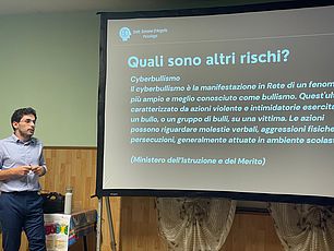 foto scattata in aula durante l'incontro informativo sui rischi del digitale